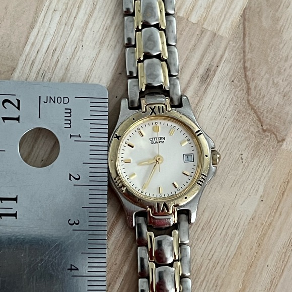 Citizen Ladies Watch Vintage Two Tone Bracelet Cream Round Dial Date Window - Picture 15 of 17